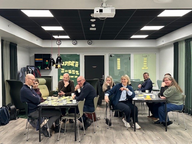 Bilde av deltagere på dialogmøte mellom ulike havbruksaktører arrangert av NCE Seafood