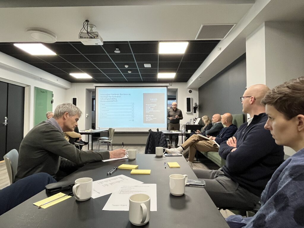 Bilde av deltagere på dialogmøte mellom ulike havbruksaktører arrangert av NCE Seafood