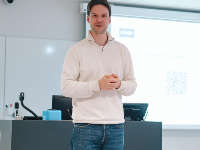 Fridjov Falch Sorø fra Lerøy Seafood Group presenterte Case til studentene under Seafood Case Day. Foto: Yirrah Kofi